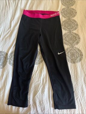 Nike Black Capri Leggings with Pink Waistband size M